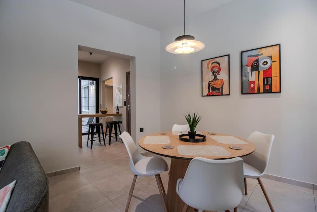 Stylish Cityscape Apt In Centre Appartement Héraklion