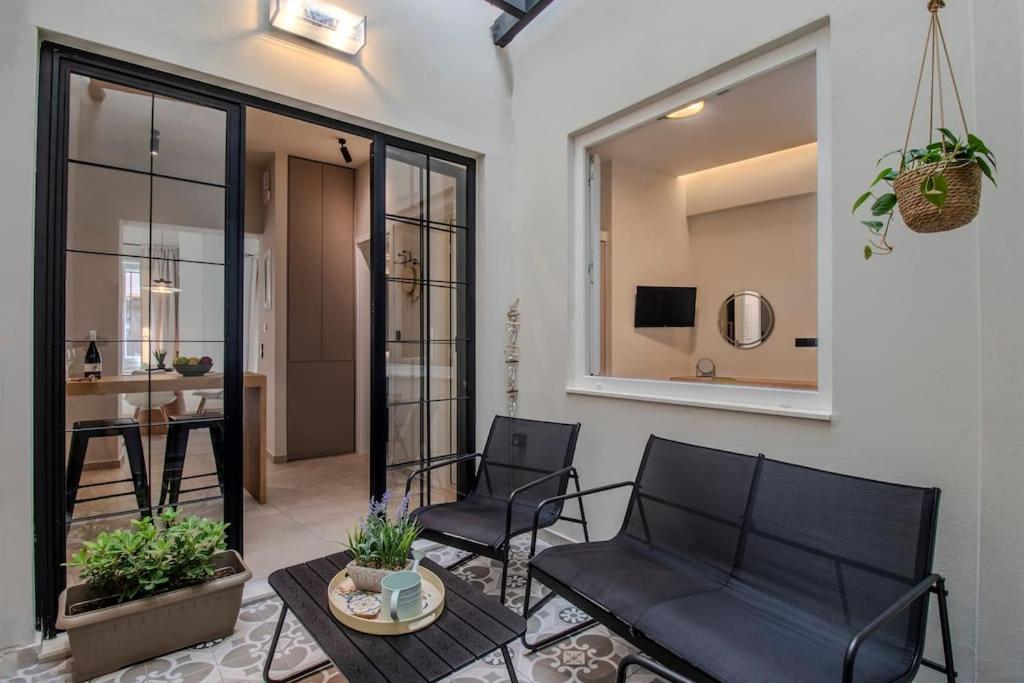 Stylish Cityscape Apt In Centre