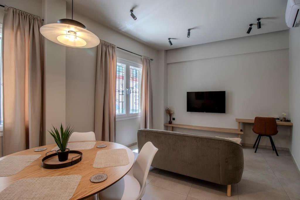 Stylish Cityscape Apt In Centre Apartment *